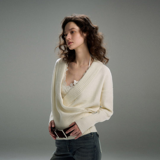 PynkiSwear suéter suelto de manga larga con cuello en V de lana blanca para mujer top de punto superpuesto simple y versátil para invierno