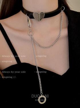黑色项链多莉妮轻奢女
