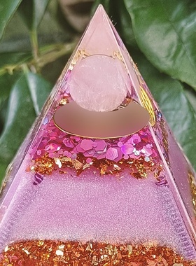 跨境爆款水晶碎石金字塔摆件家居树脂滴胶手工艺品办公室装饰