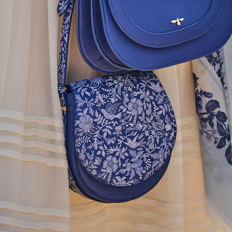 Fable蓝底白花小鸟马鞍包通勤高级感女斜挎单肩包小众设计礼物,淘宝优惠券,粉丝福利购,淘宝优惠卷