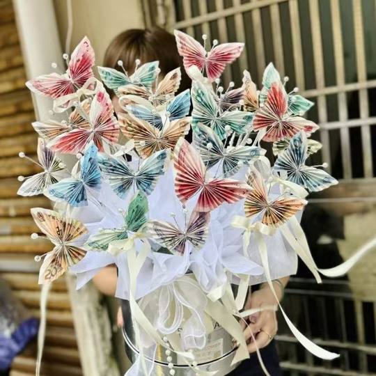 新品抱抱桶蝴蝶花束情人节花束DIY材料包送老婆男友生日母亲节