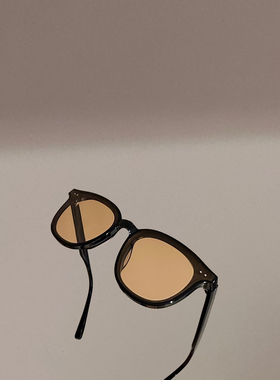 【MM海外购】显脸瘦~欧美复古黄色墨镜女防紫外线太阳眼镜