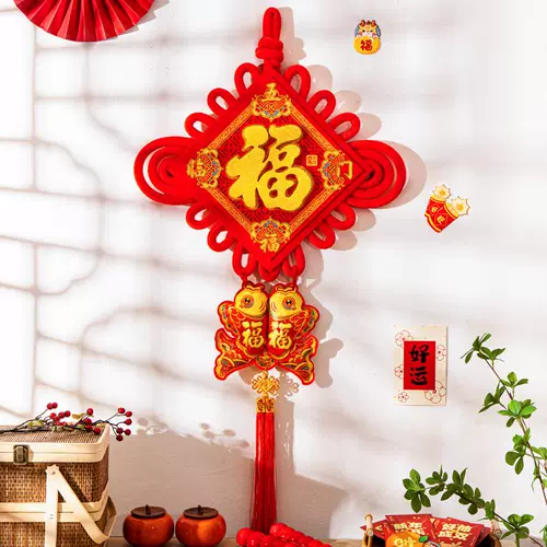 Фестиваль имеет избыточное украшение китайских новогодних подвесок, персонажей Фу, высококачественных висящих украшений, благоприятно переезжая в гостиную, новогодний вход