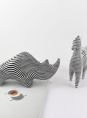 现代简约风格北欧样板房客厅黑白条纹犀牛树脂抽象装饰品摆件