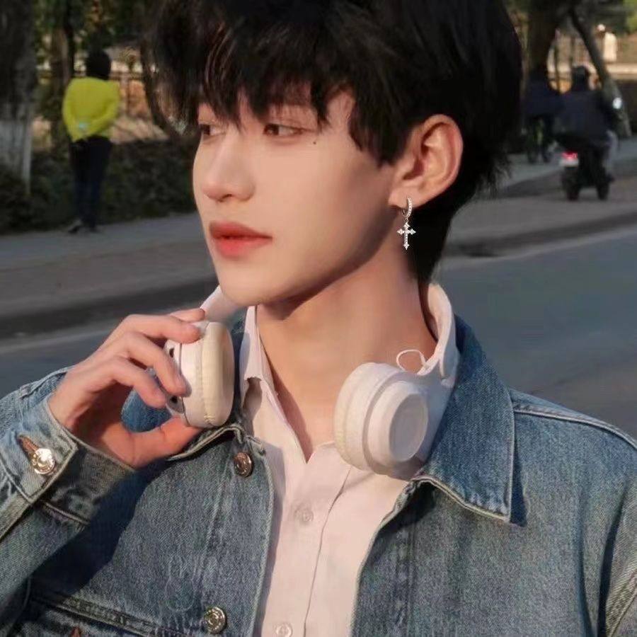 满钻十字架耳夹无耳洞男女耳钉嘻哈耳环轻奢高级感小众情侣耳饰,淘宝优惠券,粉丝福利购,淘宝优惠卷