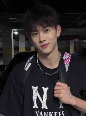 项链男设计感锁骨链钛钢不掉色