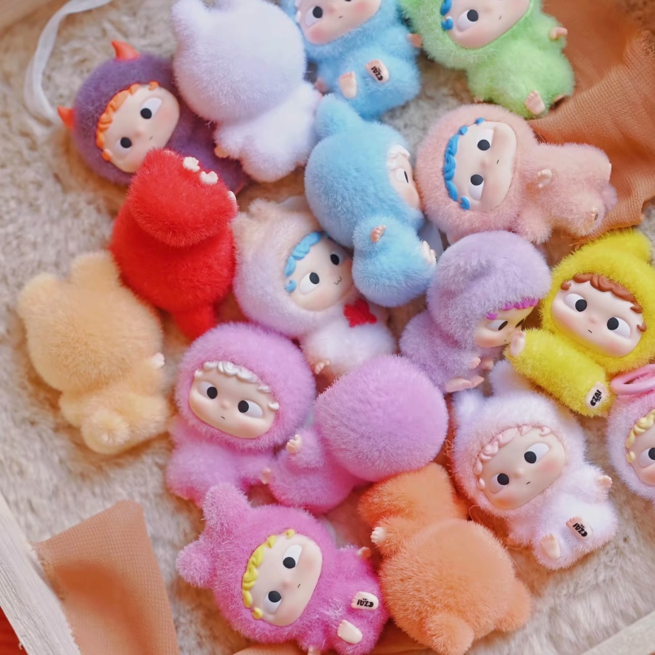 正版黑玩哦崽OZAI茸茸收容所盲盒可爱毛绒萌粒公仔桌面摆件礼物潮 - 图3