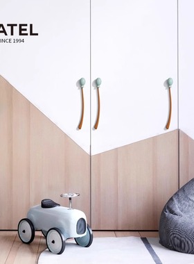 卡特新款可爱卡通拉手简约高档儿