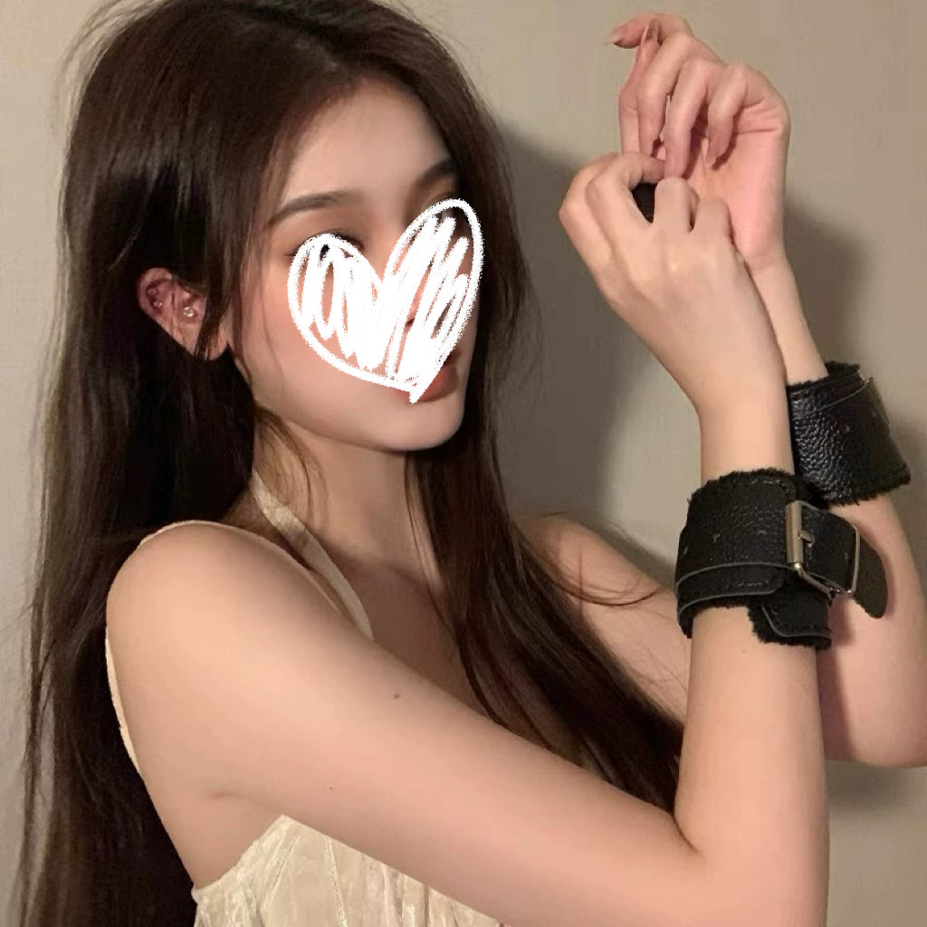小道具皮革手铐道具加重手扣毛绒手拷粉色女情侣拍照剧本杀游戏