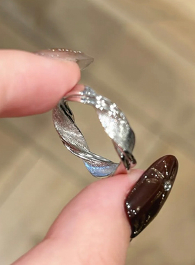 极简银色拉丝戒指女士精致高级感