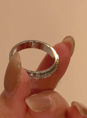 清冷感银色爆闪可转动仿排钻戒指