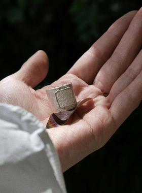 复古银色肌理感锤纹方片戒指女款