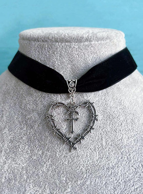 天鹅绒心形项圈Necklace