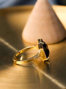 《黑桃皇后》文艺简约镶嵌复古黑