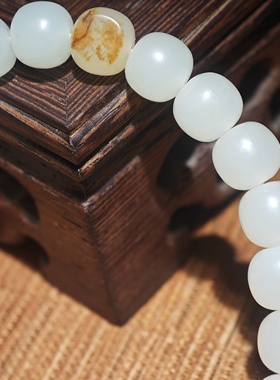 正宗新疆和田玉籽料红皮白肉7*8mm老型珠手串天然皮色单圈收藏