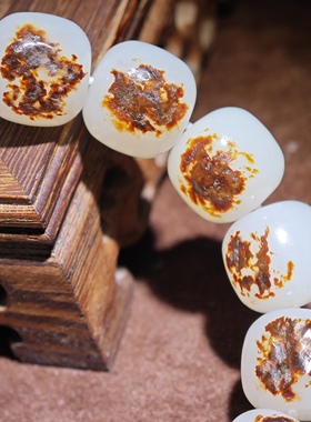 罕见新疆和田玉籽料红皮白肉14*15m枣红皮老型珠手串天然原皮油润