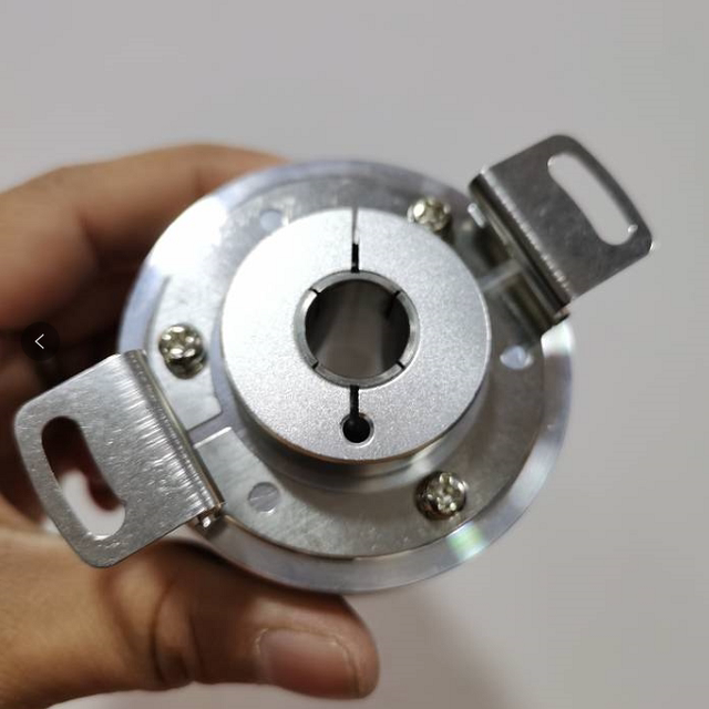 Brand new 8.5820M.OR30.1024.0001 rotary encoder 8.5820M.OR30.1024.S024