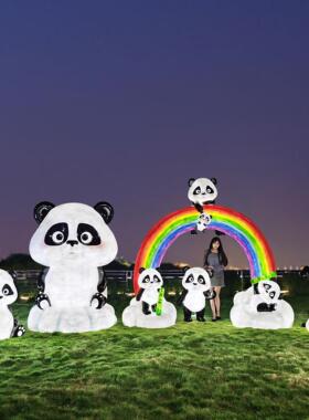 卡通熊猫雕塑仿真动物玻璃钢彩虹摆件商场售楼部幼儿园林景观小品