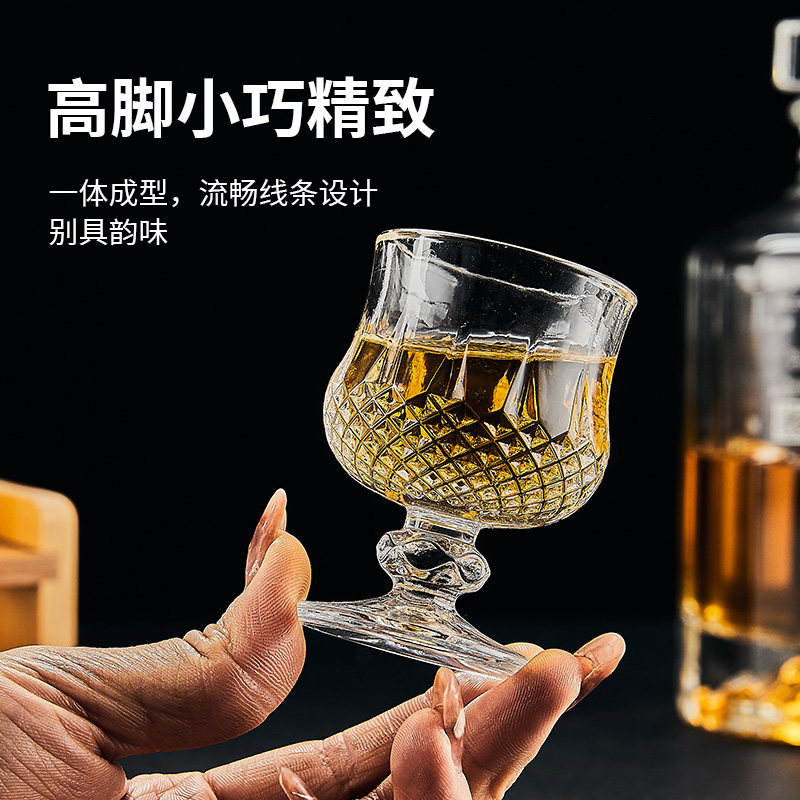 创意轻奢一两白酒杯50毫升家用分酒器套装高脚白兰地小酒杯洋酒杯