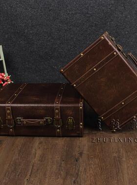 婚纱照相馆摄影道具外景拍照橱窗摆件覆古手提箱子老式木箱彷古皮