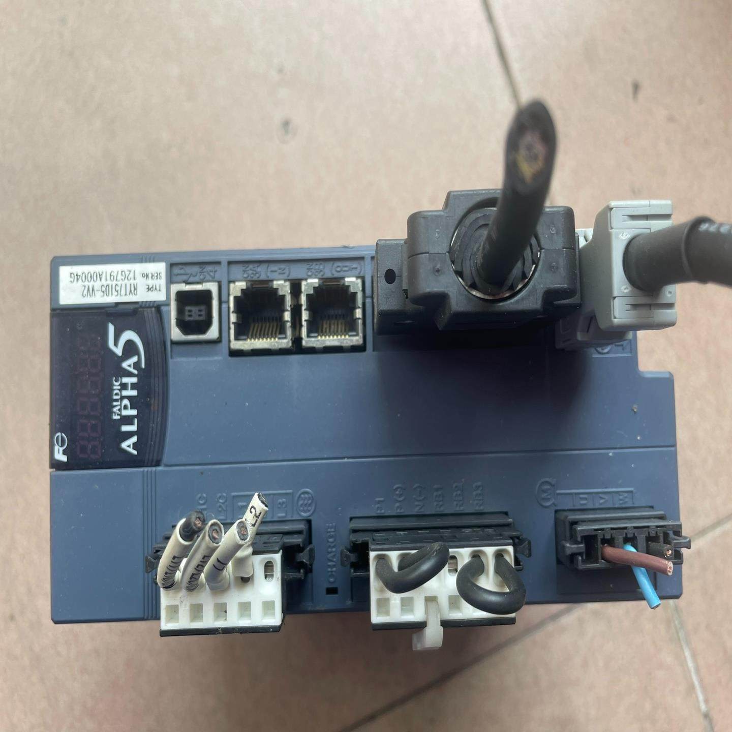 富士伺服驱动器RYT751D5-VV2，/电机GYS751D - 图0