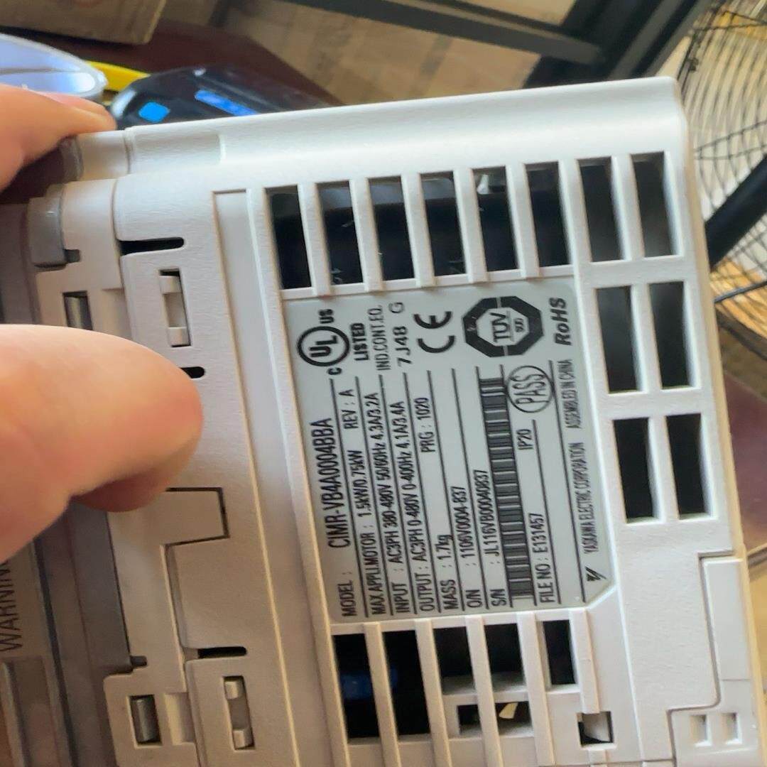 安川变频器CIMR-VB4A0004BBA成色很漂亮 - 图1