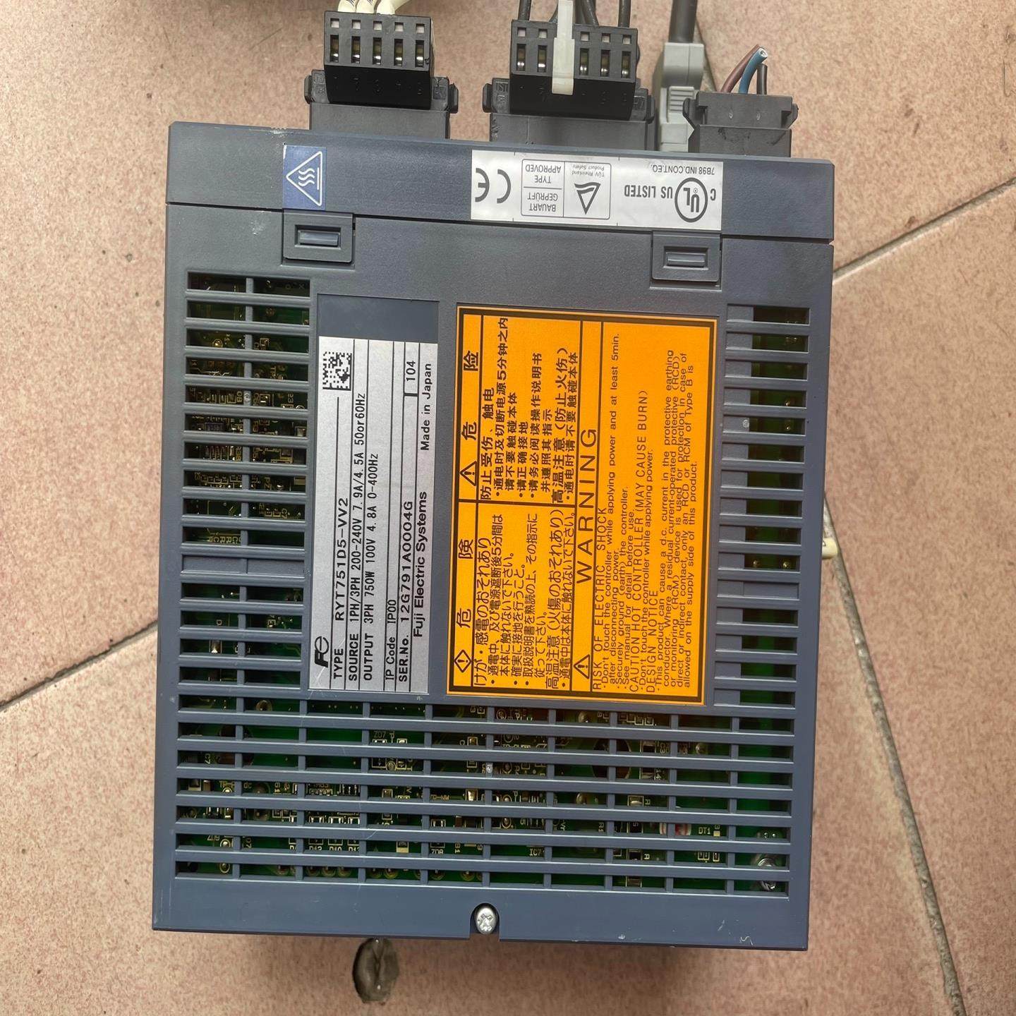 富士伺服驱动器RYT751D5-VV2，/电机GYS751D - 图1