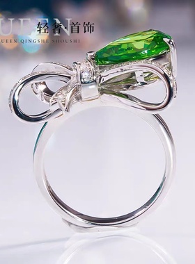 D色莫桑石丝带祖母绿蝴蝶结戒指