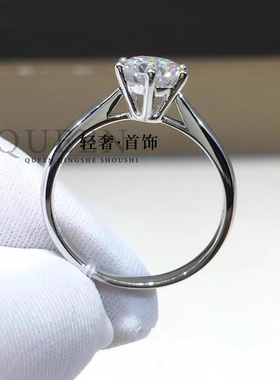 莫桑石经典周家六爪钻戒