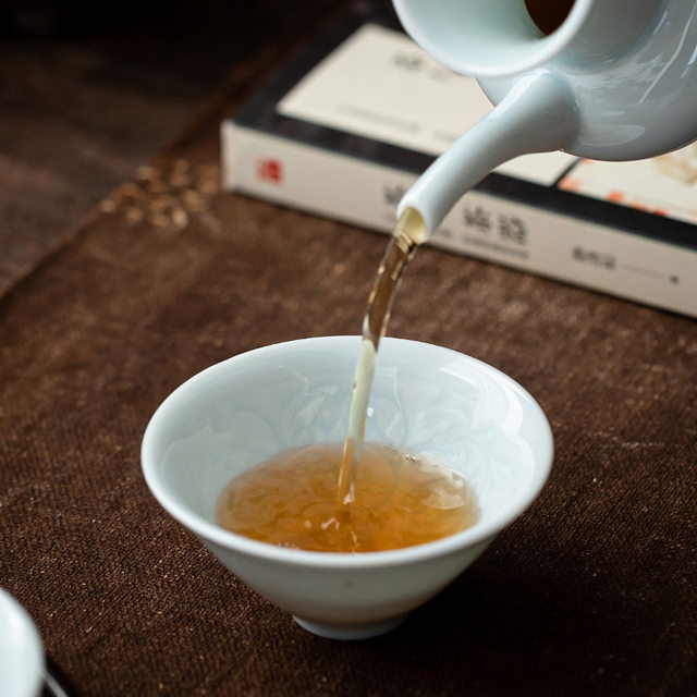 Embossed shadow green lotus bamboo hat, owner's tea cup, high-end ceramic Kung Fu tea set, single cup, personal tea cup