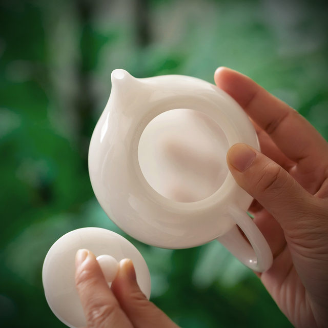 Ice type jade household teapot Xishi single pot for one person ceramic kung fu tea set tea water separation 2025 new style
