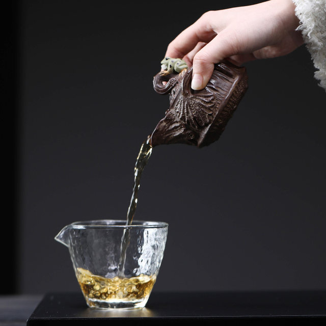 Yixing raw ore purple sand pot fair cup tea divider sculpture frog lotus seed hand-caught pot tea ceremony accessories good luck