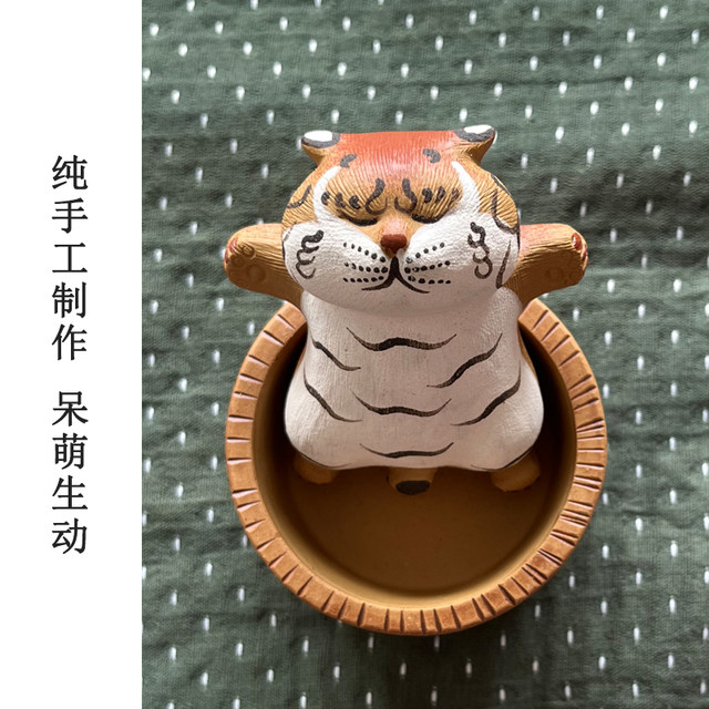 High-end handmade purple clay bathing little tiger tea pet tea table ornaments can be used to grow tea and play tea sets desktop decorations