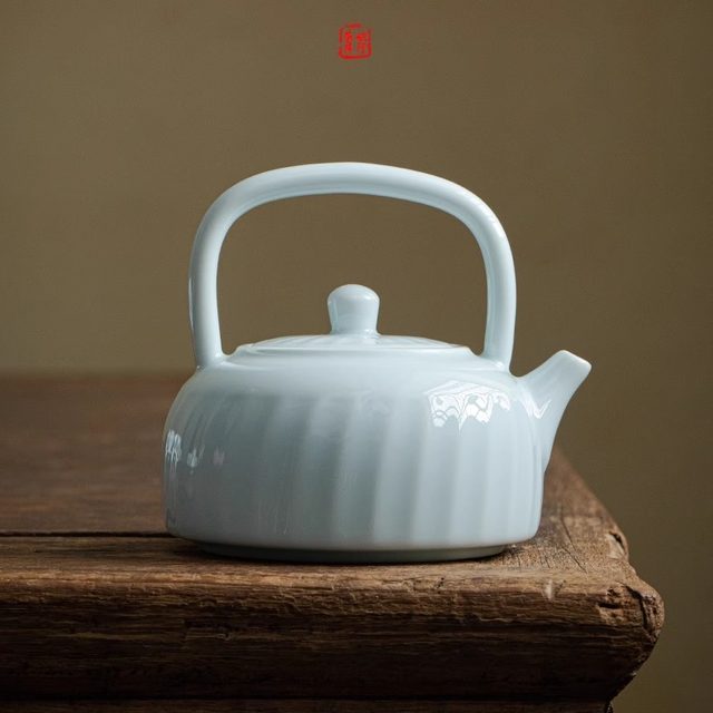 High-end Yingqing Ceramic Kung Fu Tea Set Covered Bowl Teapot Teacup Set Home Tea Making High-end Light Luxury 2026 New Style