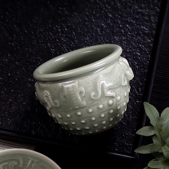 Longquan celadon high-end relief feng shui cylinder cup master cup high-end ceramic personal dedicated kung fu small tea cup single cup