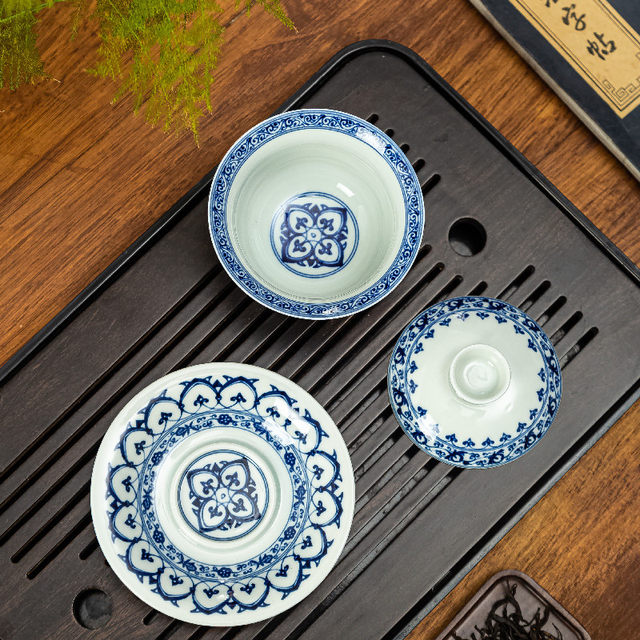 Jingdezhen Qichengtang hand-painted blue and white Sancai bowl Kungfu tea set ceramic tea making single high-end tea cup with lid