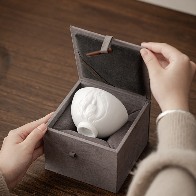 High-end ice suet jade master tea cup, personal tea tasting hand cup, single cup ceramic kung fu tea set, tea cup