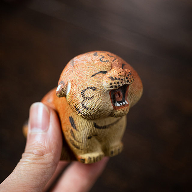 Purple sand tea pet cute tiger ornaments tiger zodiac tiger tea set accessories boutique can grow tea table tea tray desktop decoration