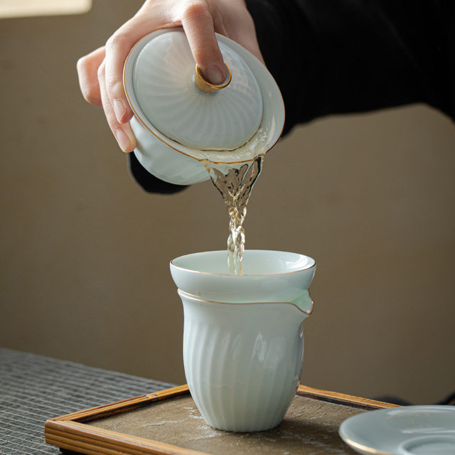 High-end Yingqing Ceramic Kung Fu Tea Set Covered Bowl Teapot Teacup Set Home Tea Making High-end Light Luxury 2026 New Style