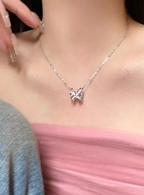 温柔甜美草莓晶蝴蝶项链女夏季2025年新款锁骨链小众设计感配饰品