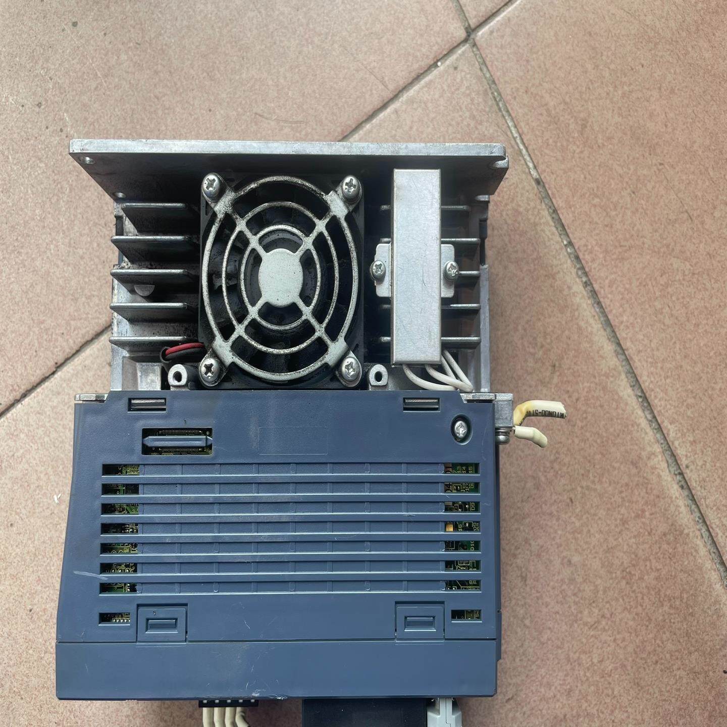 富士伺服驱动器RYT751D5-VV2，/电机GYS751D - 图2