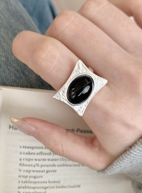 浪漫传说夸张黑色椭圆戒指女