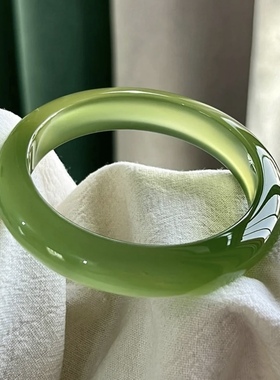 新款天然马料苦茶冰玛瑙玉镯青梅色天然玉髓冰翠玉手镯多样性发一