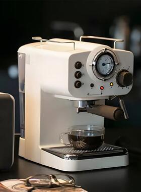 八度空间轻奢风样板间厨房组合摆件咖啡机花器咖啡杯装饰书饰品