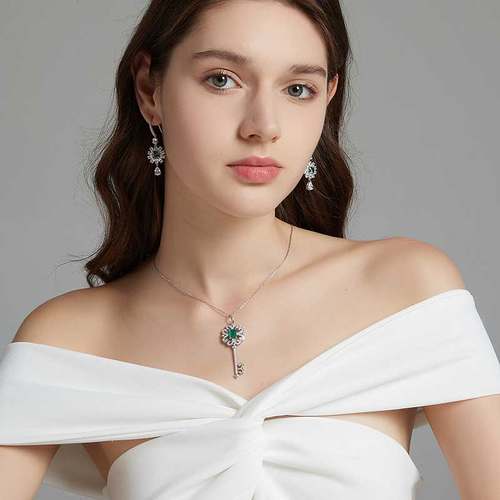 leqiyuan祖母绿钥匙项链女纯银法式吊坠轻奢高级感设计风大气百搭 - 图0