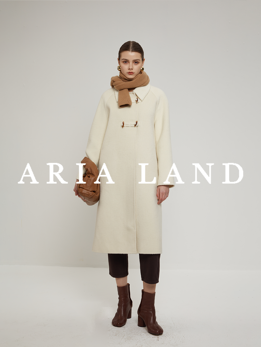 ARIA LAND「初雪」100%羊毛法式翻领牛角扣白色知识分子长款大衣 - 图2