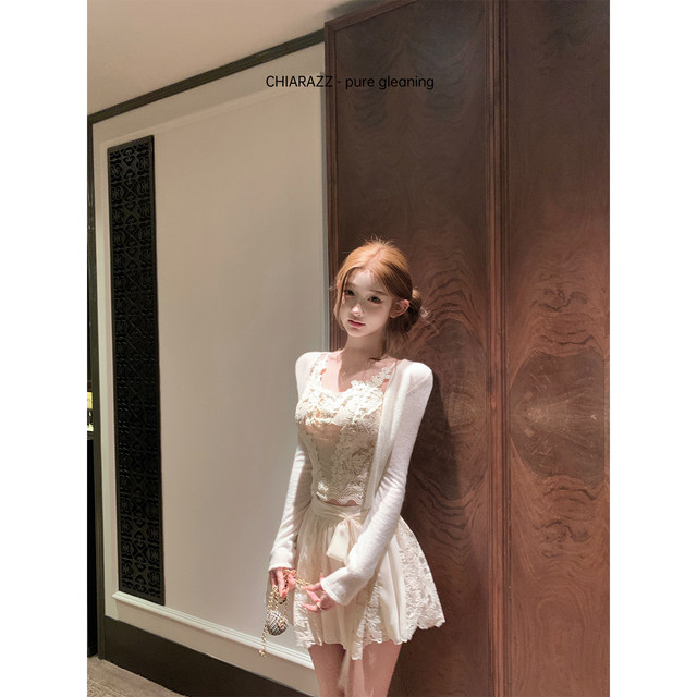 ສິ້ນກະໂປງ lace suspender elegant ຂອງ Ji Zhaozhao