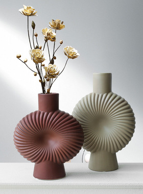 北欧轻奢条纹陶瓷花瓶摆件创意不规则花插家居客厅插花器装饰品