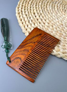 厂家出售各式材质梳子桃木白梳子枝雕刻木质 女士长发化妆酸按木