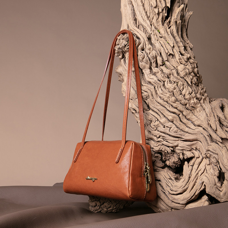 食草堂包包轻奢小众包包女头层牛皮植鞣腋下包高级感单肩包月兮,淘宝优惠券,粉丝福利购,淘宝优惠卷